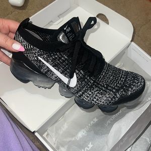 Nike air vapor max flyknit shoes